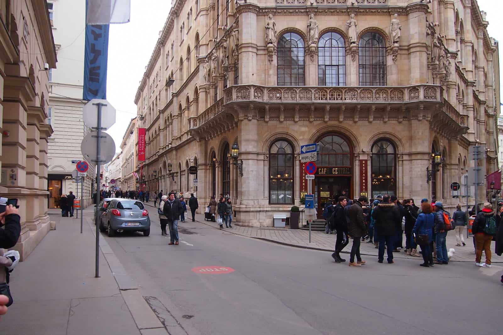 Café Central im Palais Ferstel an der Ecke Herrengasse in Wien