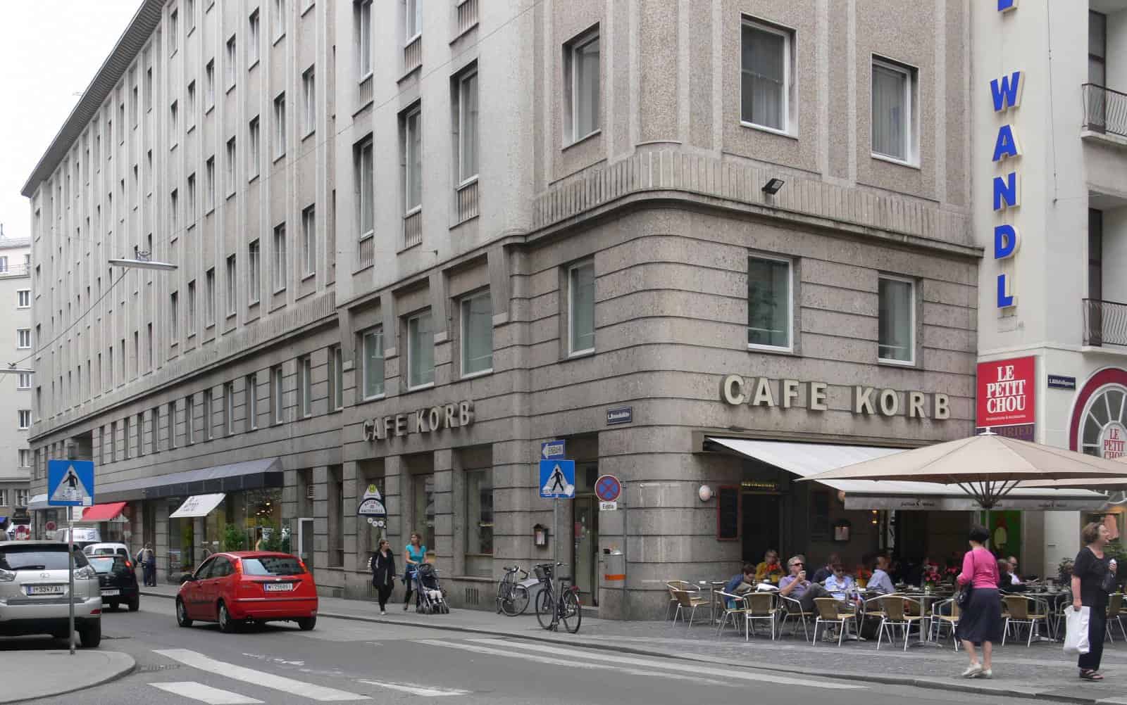 Eckhaus mit dem Schriftzug des Café Korb an der Brandstätte in Wien