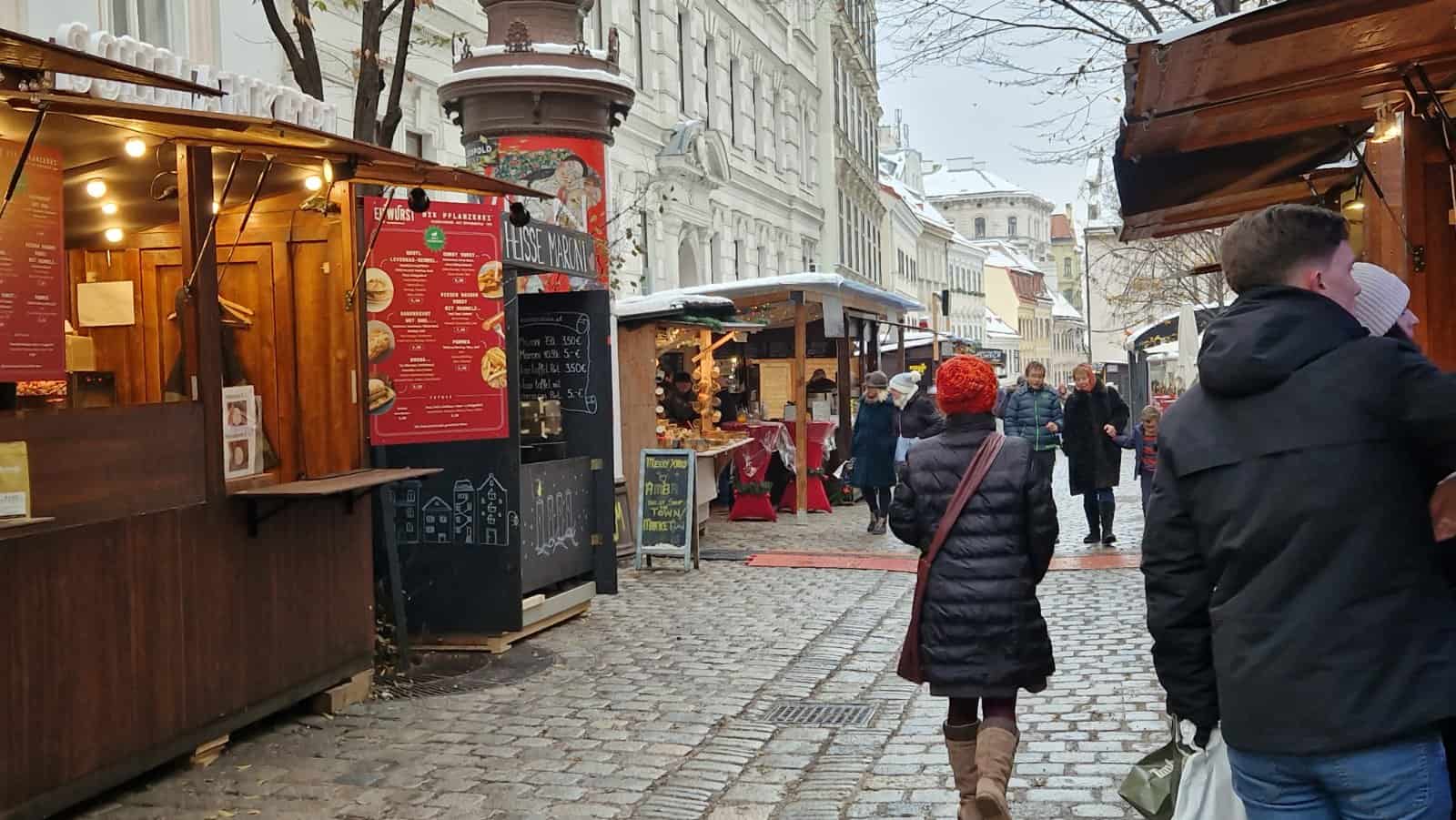 Weihnachtsmarkt in den engen Biedermeiergassen des Wiener Spittelbergs